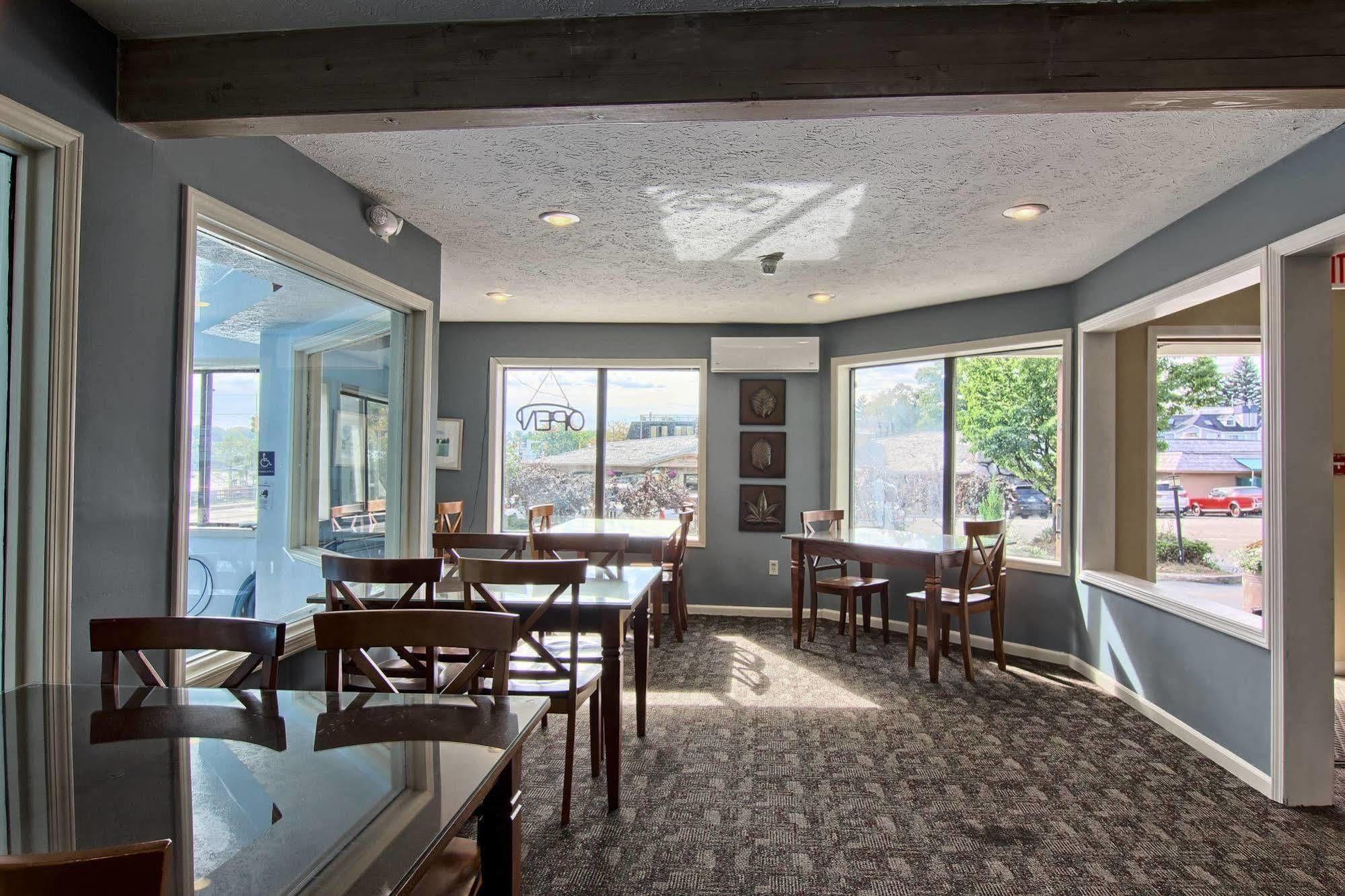 Pointes North Inn Charlevoix Exterior foto